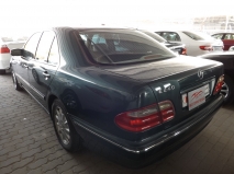 للبيع مرسيدس E class 2000