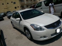 للبيع نيسان Altima 2010