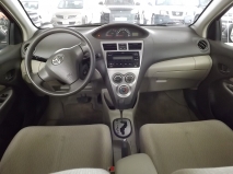 للبيع تويوتا Yaris 2010