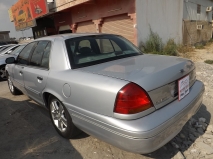 للبيع فورد Crown Victoria 2002