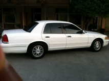 للبيع فورد Crown Victoria 2000