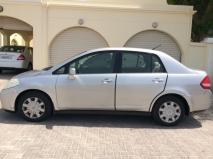 للبيع نيسان Tidda 2006