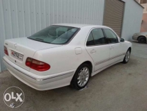 للبيع مرسيديس E class 2000