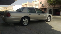 للبيع فورد Crown Victoria 2010