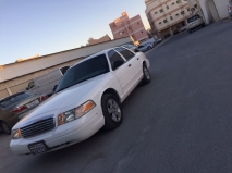 للبيع فورد Crown Victoria 2004