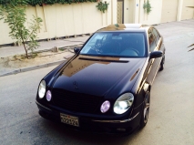 للبيع مرسيديس E class 2004