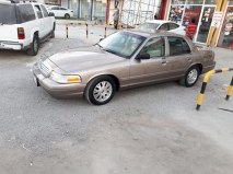 للبيع فورد Crown Victoria 2004