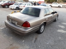 للبيع فورد Crown Victoria 2004