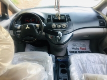 للبيع متسوبيشي Grandis 2007