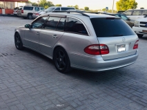 للبيع مرسيديس E class 2004