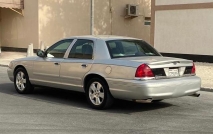 للبيع فورد Crown Victoria 2000