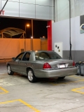 للبيع فورد Crown Victoria 2004