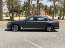 للبيع بي ام دبليو 750 2017