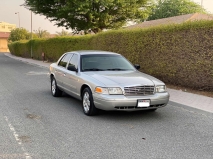 للبيع فورد Crown Victoria 2011