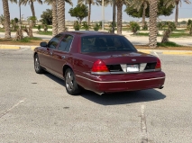 للبيع فورد Crown Victoria 2004