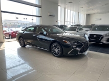 للبيع لكزس ES 2023