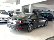 للبيع لكزس ES 2023