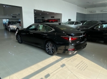 للبيع لكزس ES 2023