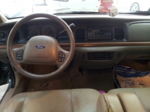 للبيع فورد Crown Victoria 2004