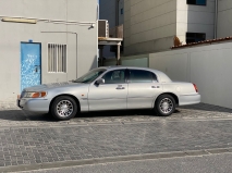 للبيع لنكن Town car 2001