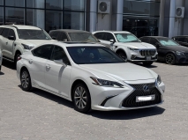 للبيع لكزس ES 2020