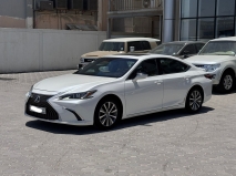 للبيع لكزس ES 2020