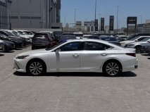 للبيع لكزس ES 2020