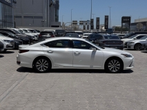للبيع لكزس ES 2020