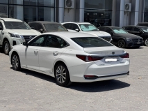 للبيع لكزس ES 2020