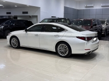 للبيع لكزس ES 2023