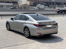 للبيع لكزس ES 2020