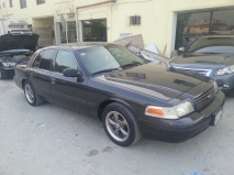 للبيع فورد Crown Victoria 2004