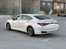 للبيع لكزس ES 2019