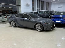 للبيع لكزس IS 2023