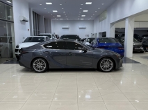 للبيع لكزس IS 2023