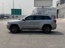 للبيع جيب Grand Cherokee 2016
