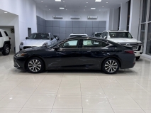 للبيع لكزس ES 2020