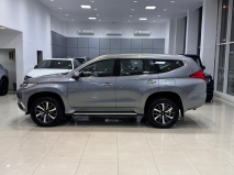 للبيع متسوبيشي Magna 2016