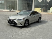 للبيع لكزس ES 2020