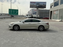 للبيع لكزس ES 2020