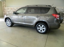 للبيع تويوتا RAV4 2011