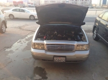 للبيع فورد Crown Victoria 2004